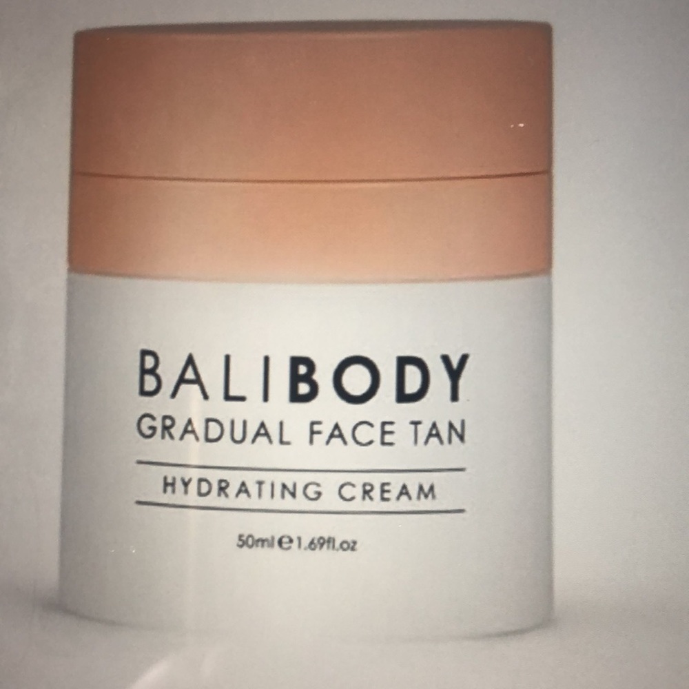 NIB Bali Body Gradual Face Tan Hydrating Cream 50 ml 1.69 fl oz. Nourishes skin.